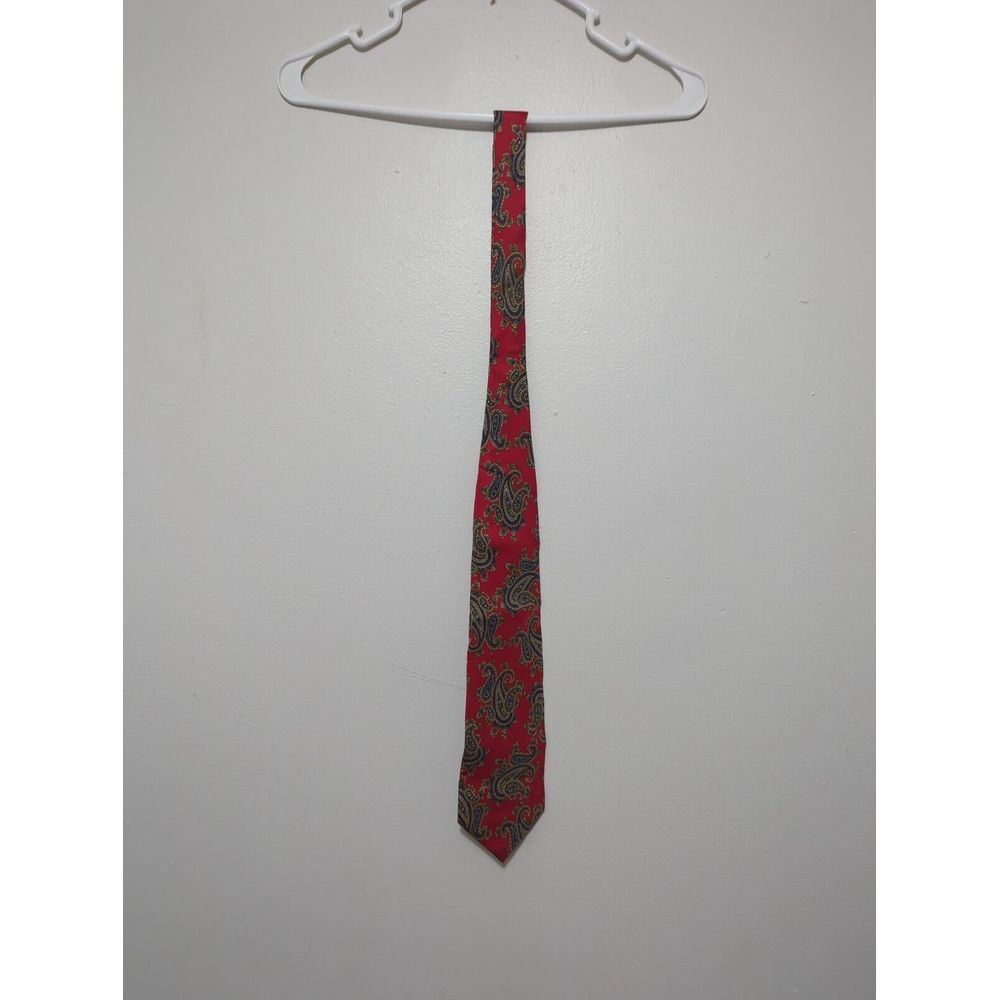 Stafford Mens Red Blue Gold Paisley Silk Necktie Made in‎ USA Classic Formal Tie